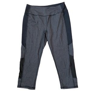 LAST CHANCE $5 Kyodan Black & Gray Striped Crop Leggings